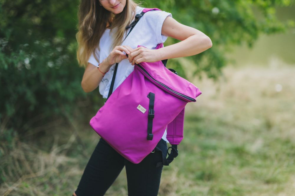 Monkey Mum® Integrovaný softshellový batoh k nosiču Carrie - Šťavnatá malina