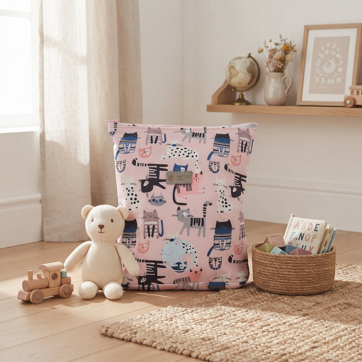 Detský softshellový batôžtek Monkey Mum® - Mačičky - Ružový