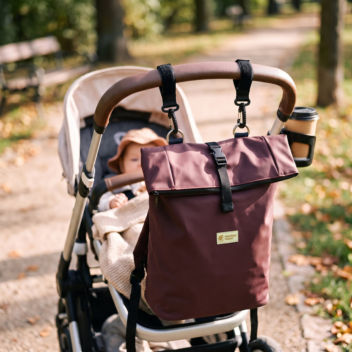 Monkey Mum® Softshellový batoh na kočík – Medvedia stopa