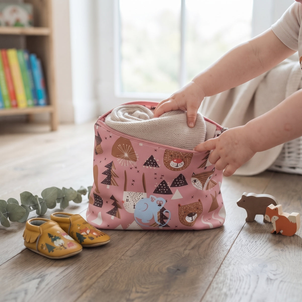 Detský softshellový batôžtek Monkey Mum® - Lesné zvieratká - Ružový