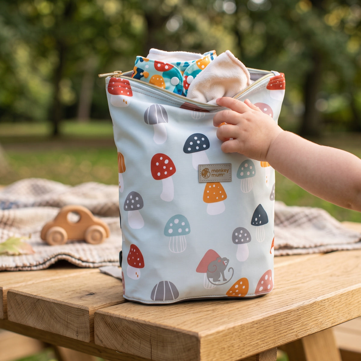 Detský softshellový batôžtek Monkey Mum® - Pestrofarebné muchotrávky
