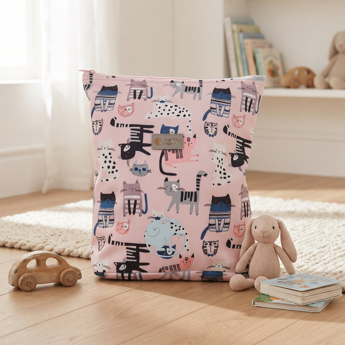 Detský softshellový batôžtek Monkey Mum® - Mačičky - Ružový