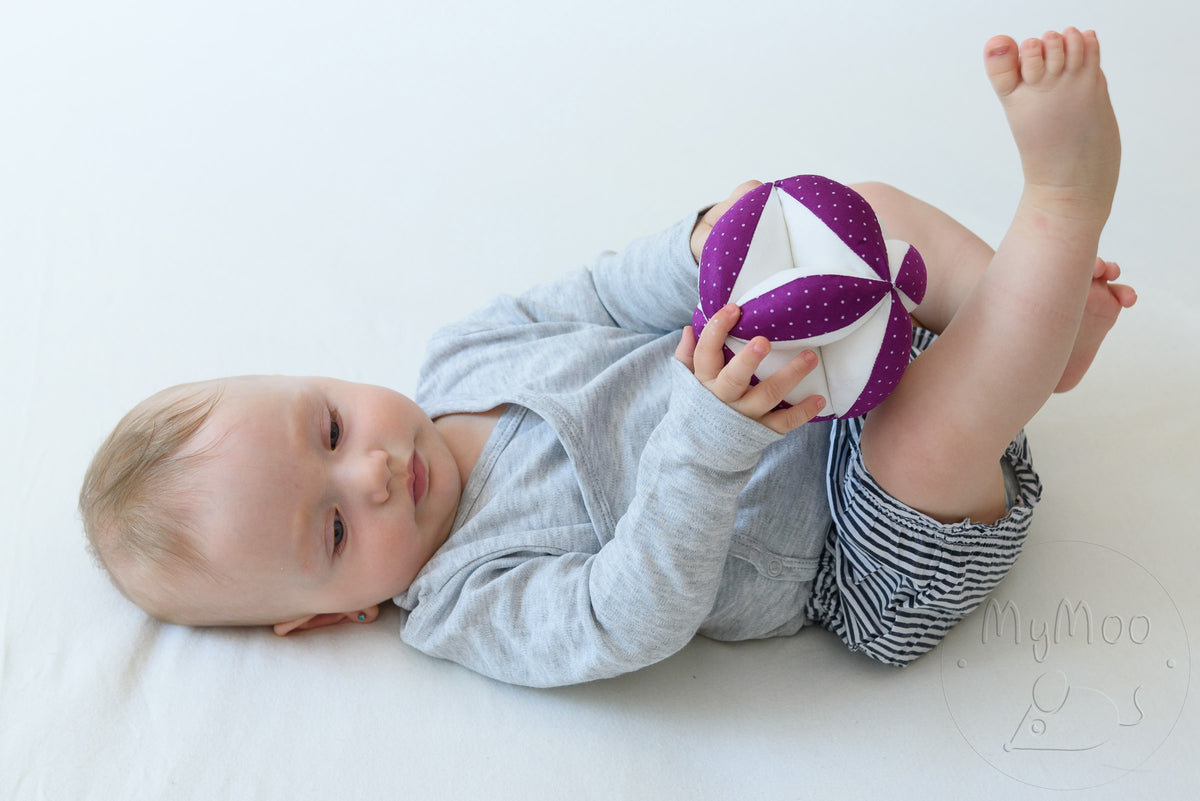 MyMoo Montessori úchopová loptička- Bodky/ružová