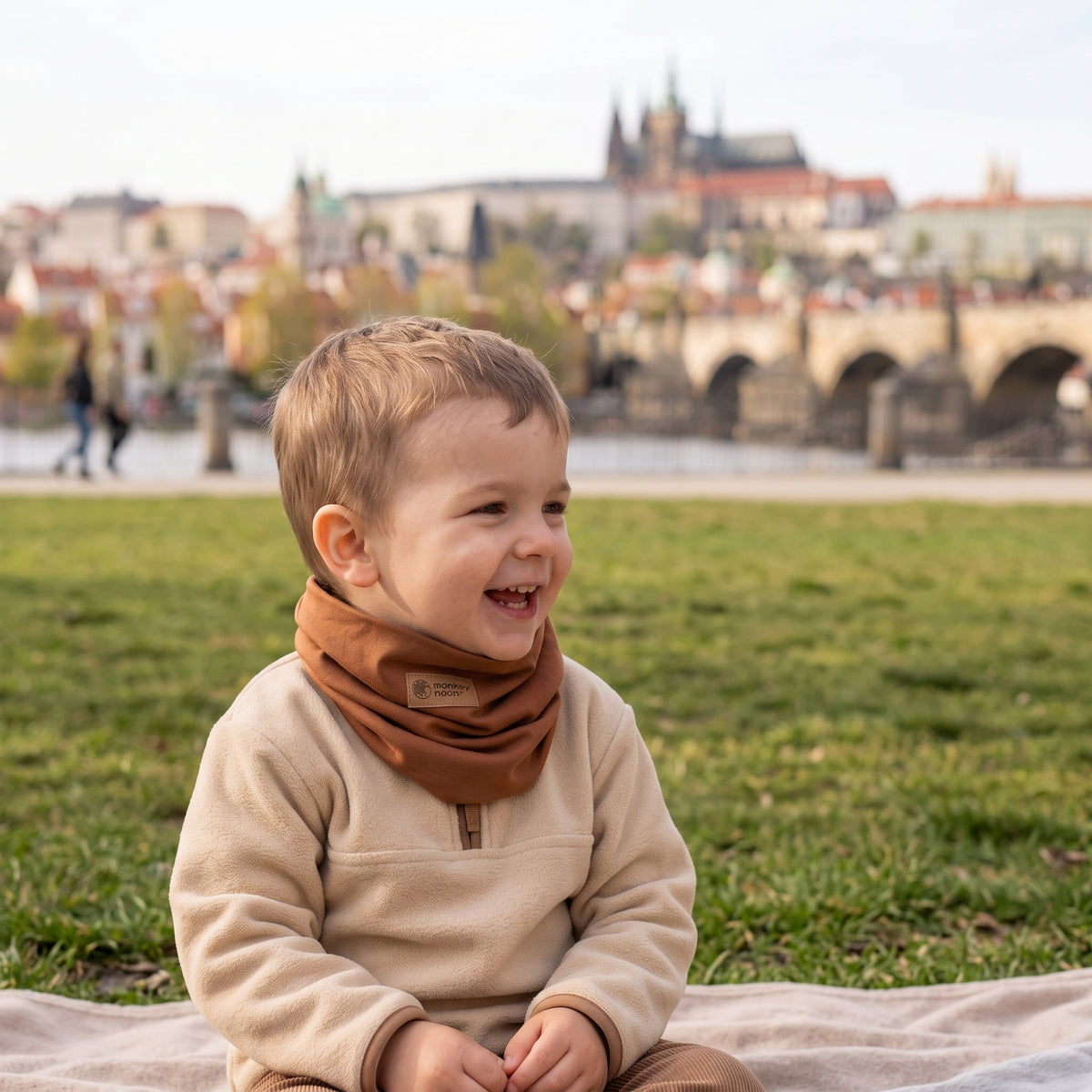 Nákrčník Monkey Mum® - Svetlohnedý