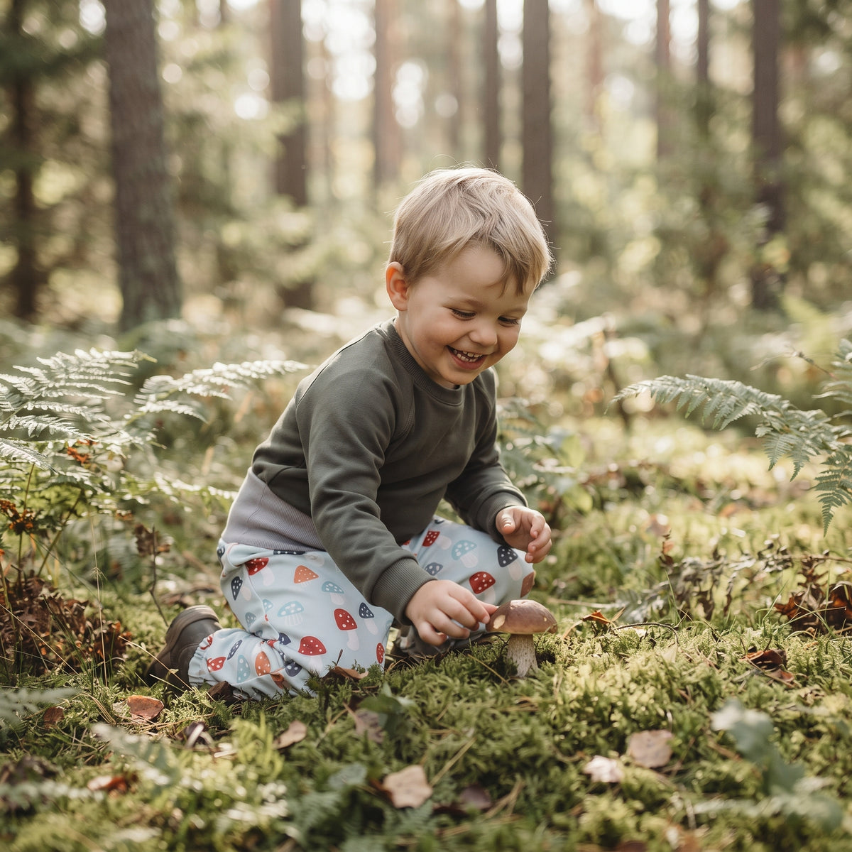 Detské rastúce softshellové nohavice s membránou Monkey Mum® - Pestrofarebné muchotrávky