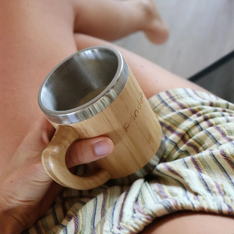 Dvojstenný nerezový hrnček na kávu a čaj s bambusovým povrchom, 280 ml